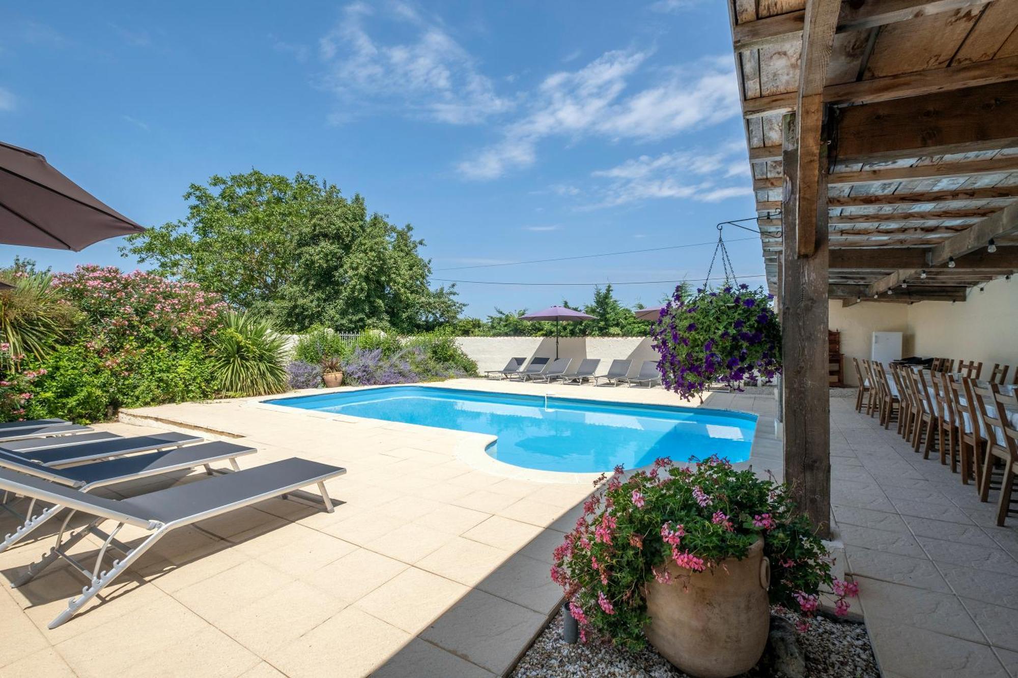Domaine Chez Les Rois Bed and Breakfast Berneuil  Exterior foto
